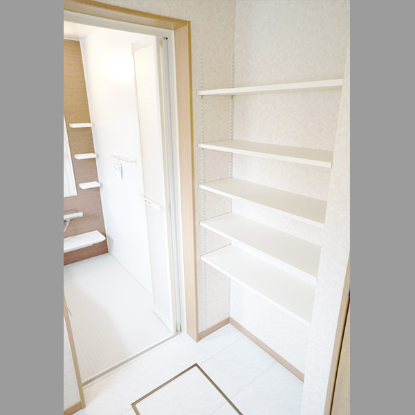ポリランバー-施工写真2(可動棚)