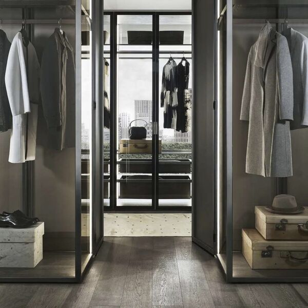 Cover freestanding