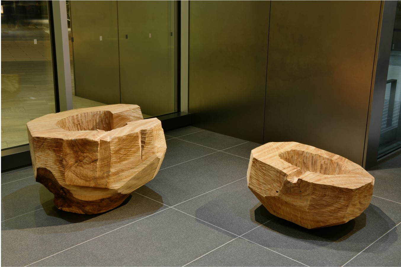 ［ Primitive tools ］ 2021 / 楠 / 左：H80×D80×W80(cm)　右：H40×D75×W75(cm)